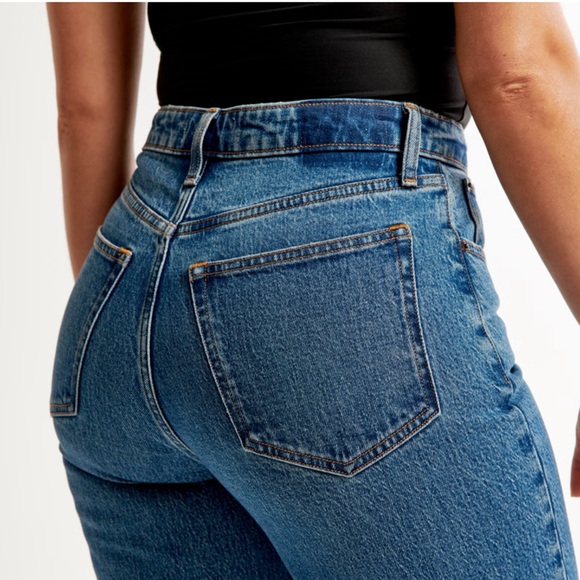 Abercrombie Curve Love High Rise 90s Relaxed Jean - Picture 1 of 5